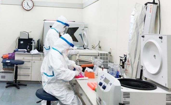 Two foreigners, three Vietnamese infected with COVID-19